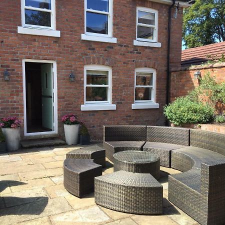 The Coach House Villa Southport Exterior photo