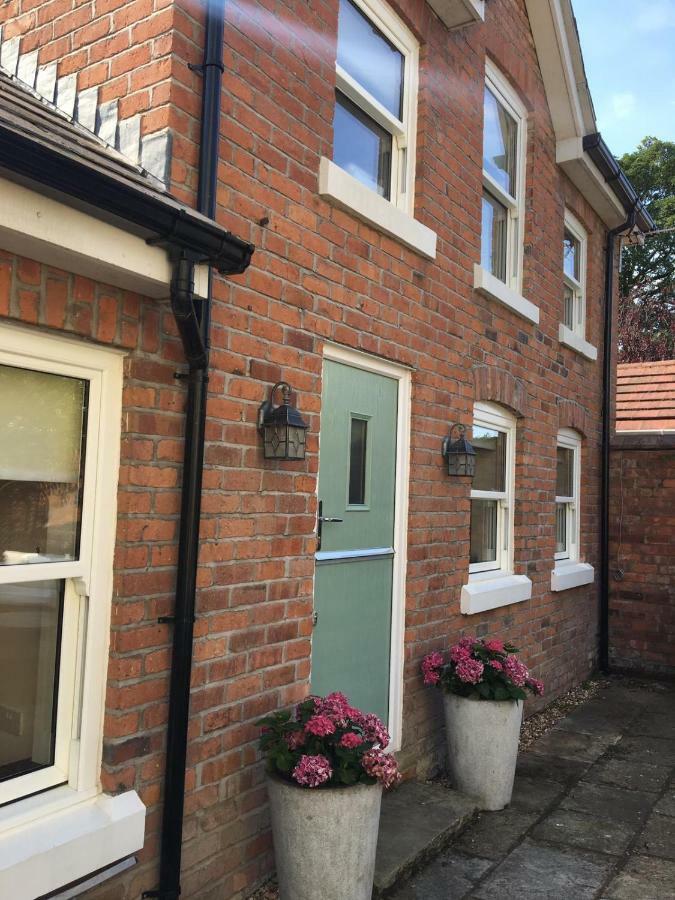 The Coach House Villa Southport Exterior photo
